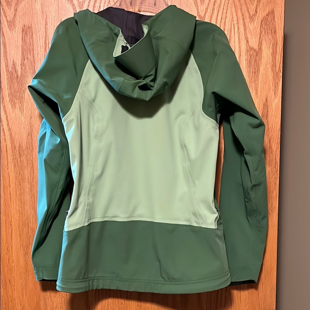 REI Green Rain 🌧️ Jacket for Ultimate Winter Protection - Picture 7 of 10